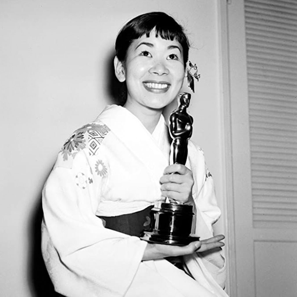 Miyoshi Umeki in kimono with her Oscar statue