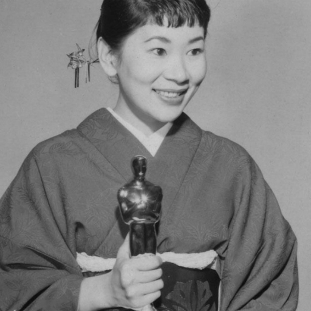 Miyoshi Umeki in kimono with her Oscar statue