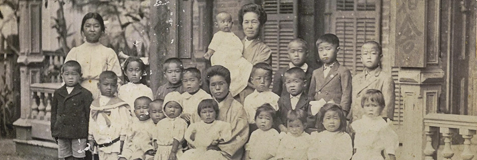 Yeiko Mizobe So (seated with a child on her lap) at the Home for Neglected Children, 1912, courtesy of Nu'uanu Congregational Church archives