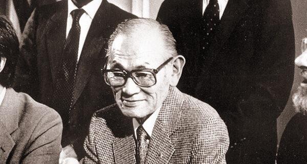 Fred Korematsu (center) at a press conference in 1983, credit Wikimedia Commons