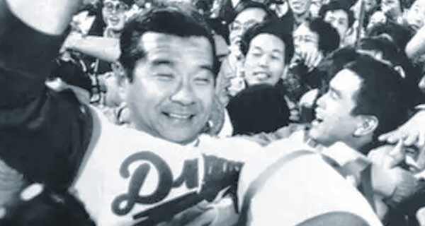 Wally Yonamine, then the manager of the Chunichi Dragons, being tossed in the air by players and fans after winning the Central League Championship, Chunichi Stadium, Nagoya, credit Kyodo