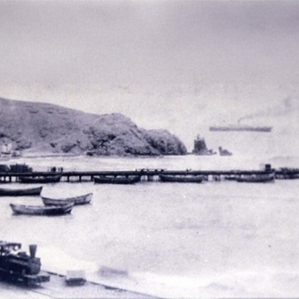 The arrival of Sakura Maru to Peru with the first 790 Japanese immigrants, 1899