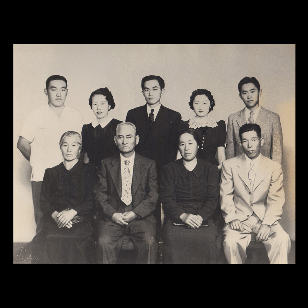 Portrait of Gonzo Mimaki's family and friends. Photo by Miyatake Studio.