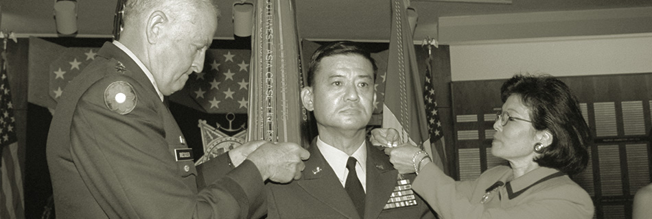 Eric Shinseki getting pinned with the rank of general by Army chief of staff Dennis Reimer and his wife Patty in July 1997, photo by Jerome Howard