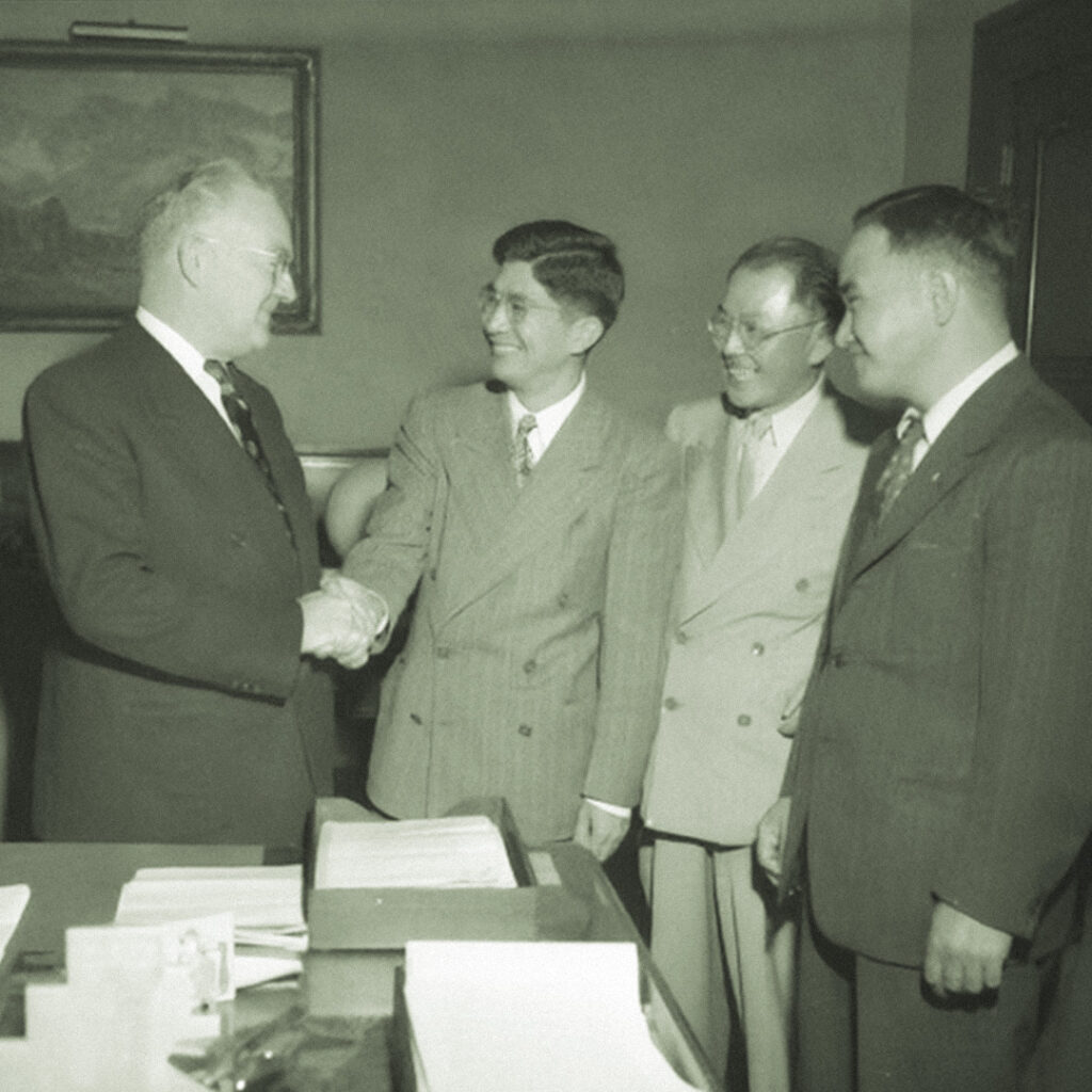 Mike Masaoka meetingg Los Angeles Mayor Fletcher Bowron in 1946.