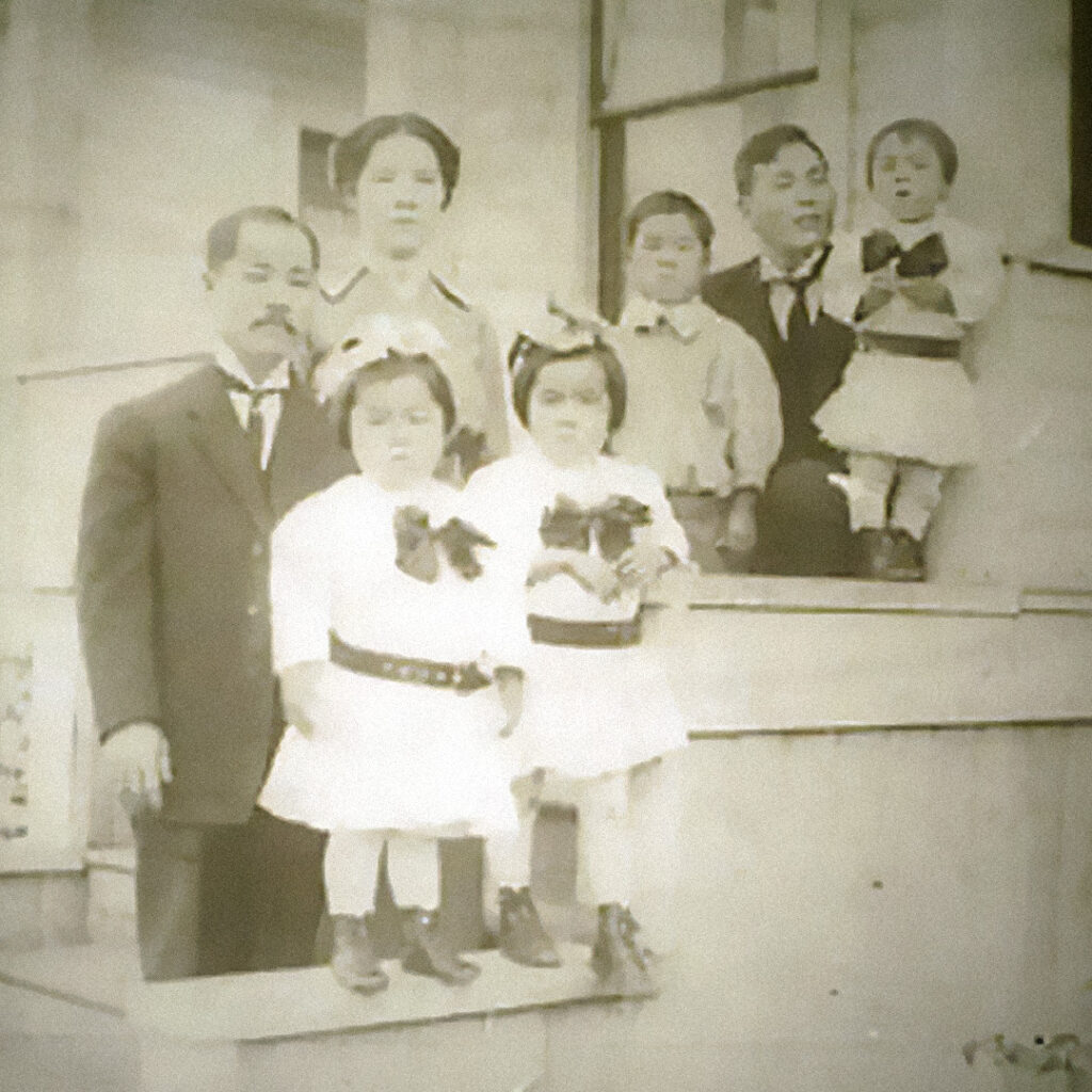 Takuji Yamashita with his family.