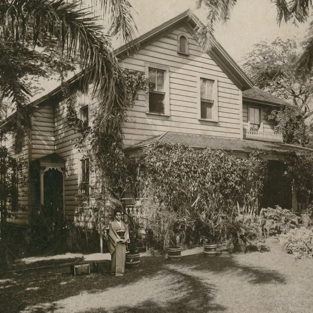 Yeiko Mizobe So standing in front of the Japanese Women’s Home on Alapai Street in Honolulu, credit: Nuʻuanu Congregational Church Archives