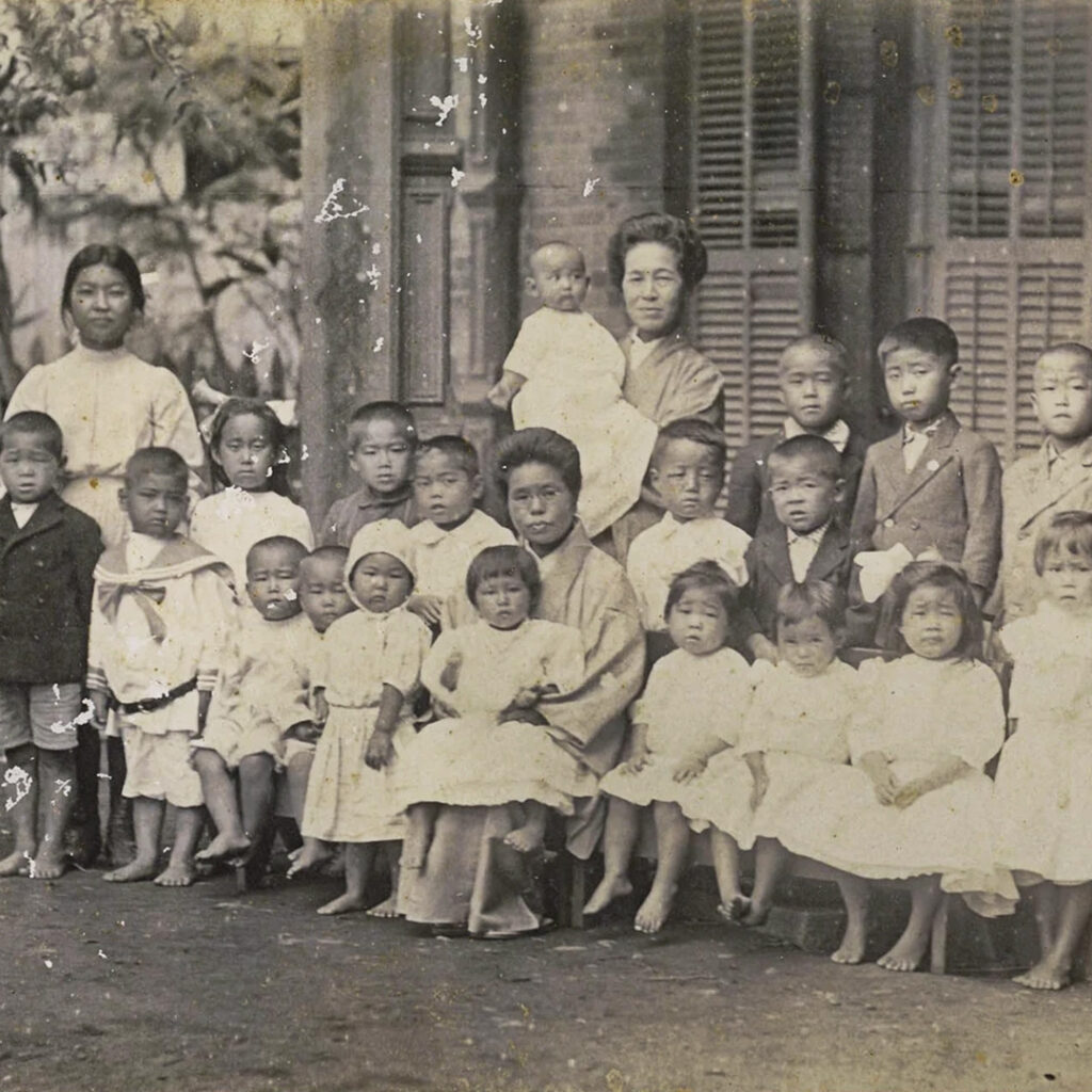 Yeiko Mizobe So (seated with a child on her lap) at the Home for Neglected Children, 1912, courtesy of Nu'uanu Congregational Church archives