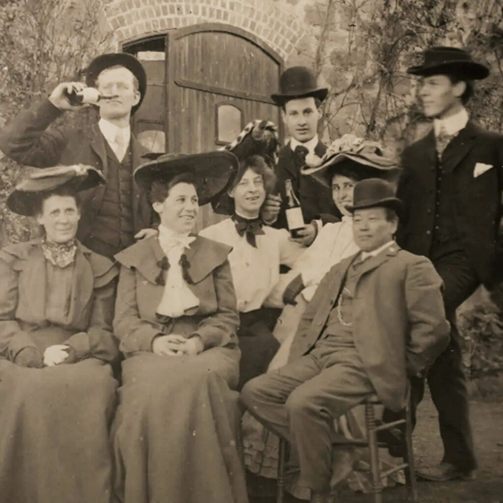 Nagasawa with friends