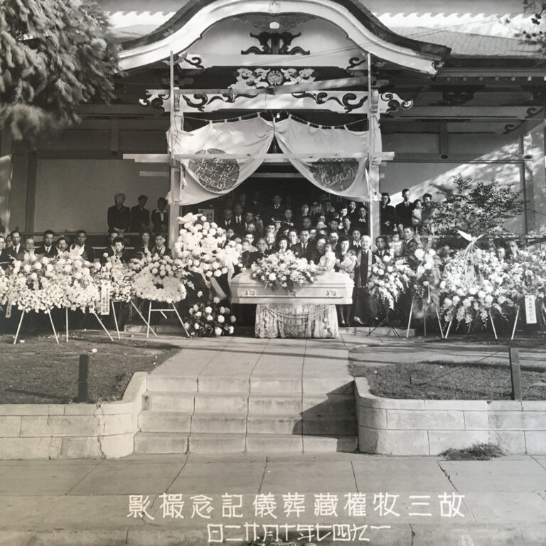 Photo by Toyo Miyatake