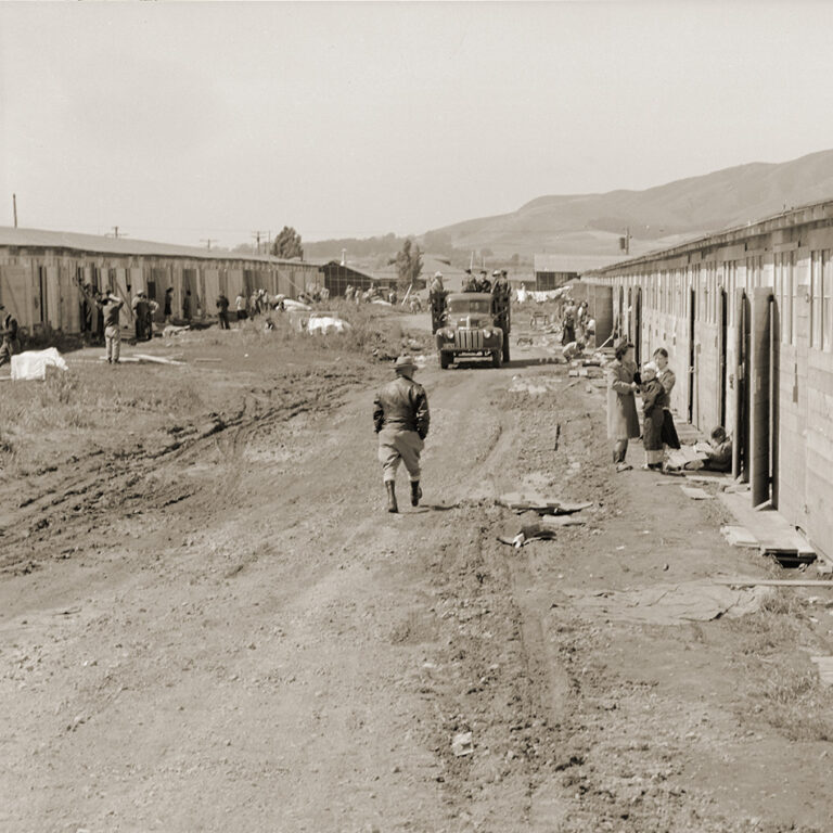 Dorothea Lange / U.S. National Archives and Records Administration