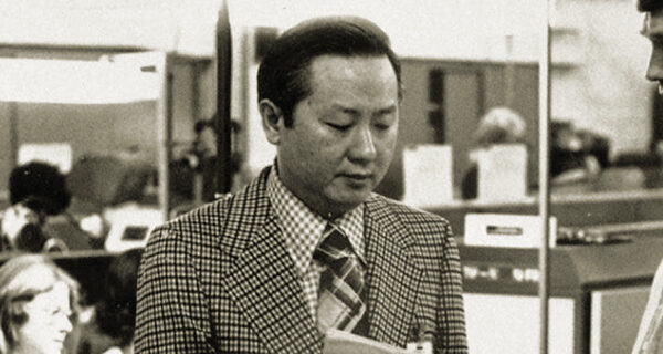 Morris Chang talking to a production line supervisor at Texas Instruments